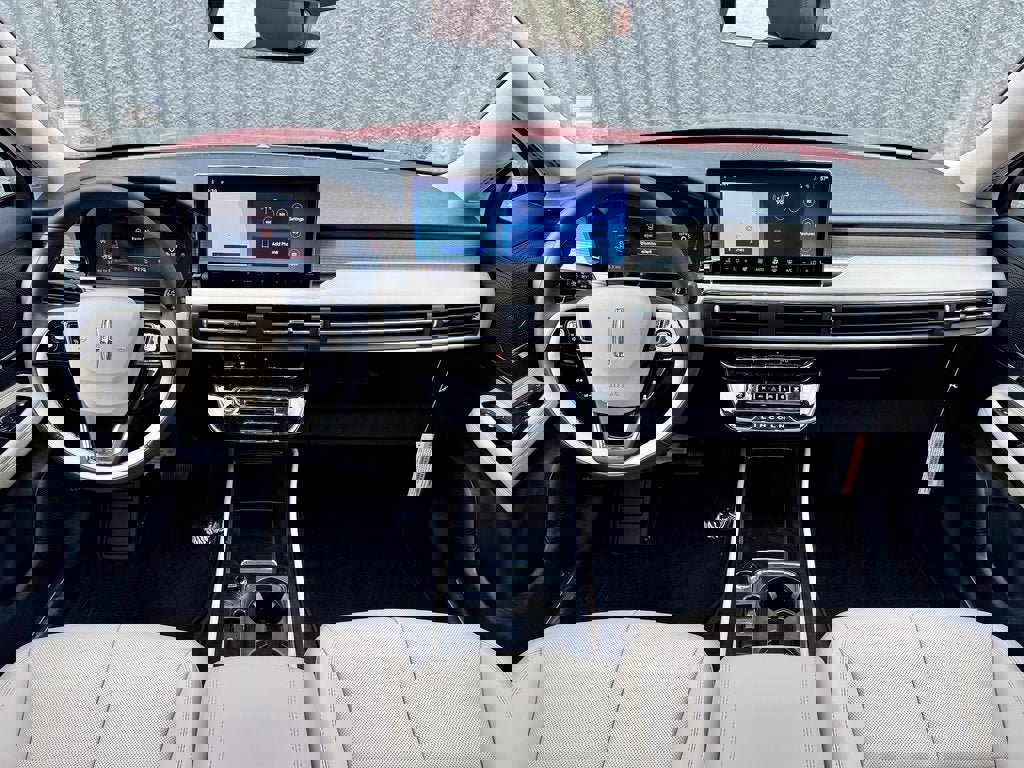 New 2025 Lincoln Corsair AWD w/ Equipment Group 101A image 35