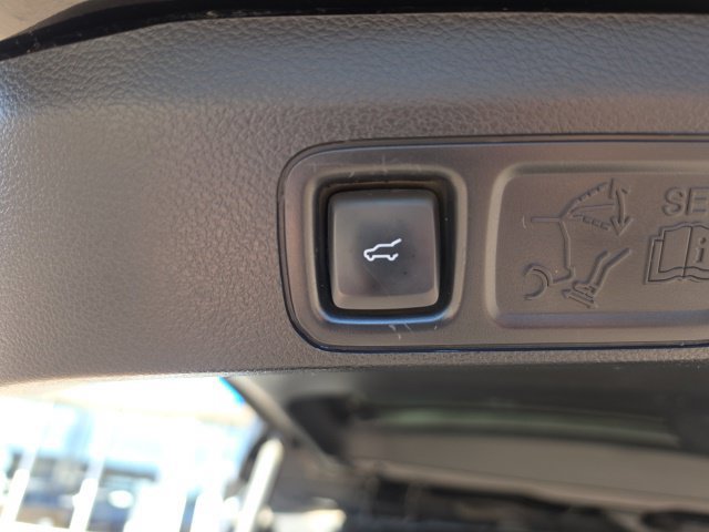 Used 2020 Lincoln Navigator Reserve AWD/4WD image 16