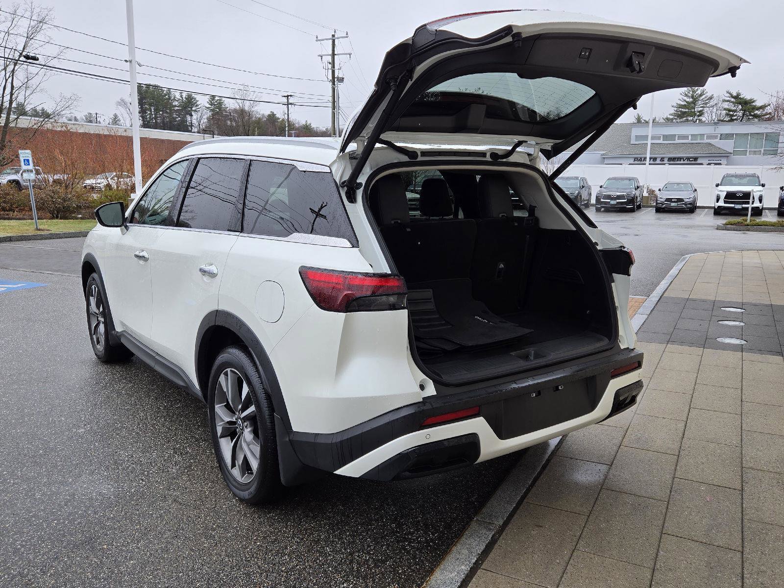 Certified 2025 INFINITI QX60 Luxe w/ Vision Package image 19