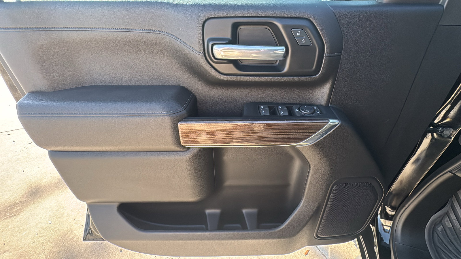 Used 2023 Chevrolet Silverado 2500 LT w/ Convenience Package image 11