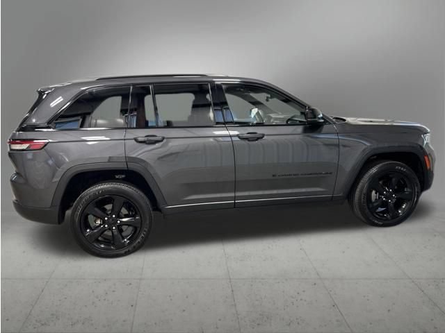 Used 2023 Jeep Grand Cherokee Altitude AWD/4WD image 6