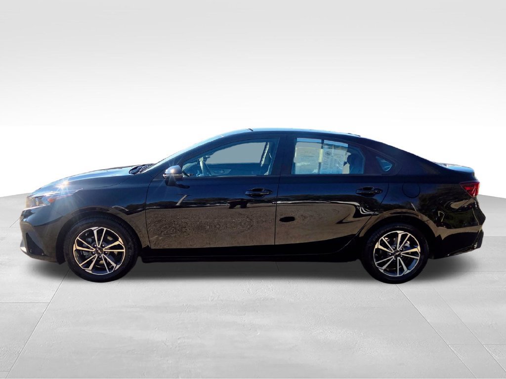 Used 2023 Kia Forte LXS w/ LXS Technology Package FWD image 4