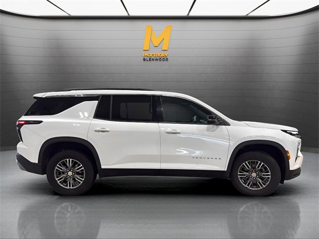 Used 2025 Chevrolet Traverse LT