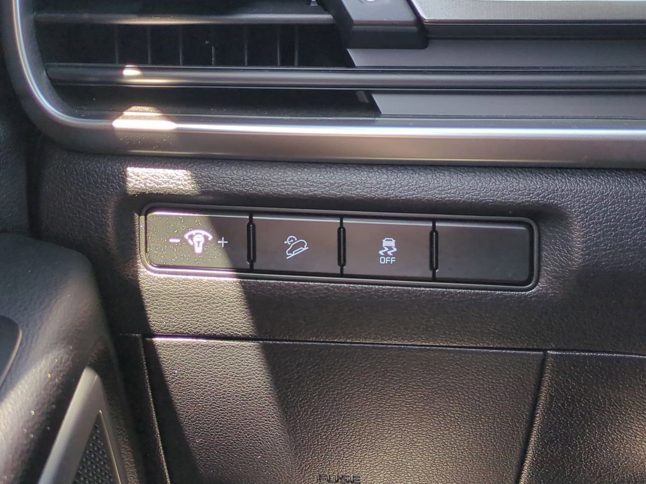 Used 2024 Kia Telluride LX FWD image 18