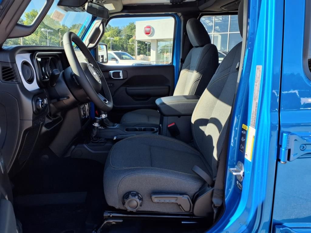 New 2025 Jeep Gladiator Sport image 11