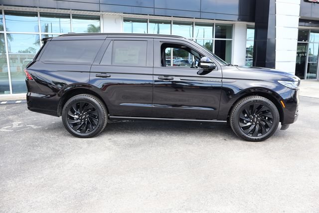 New 2027 Lincoln Navigator Reserve w/ Jet Appearance Package AWD/4WD image 8