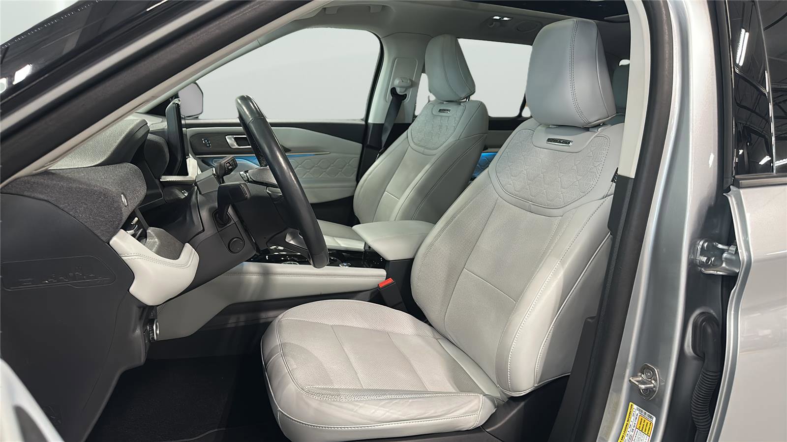 Used 2025 Ford Explorer Platinum w/ Ultimate Package image 10