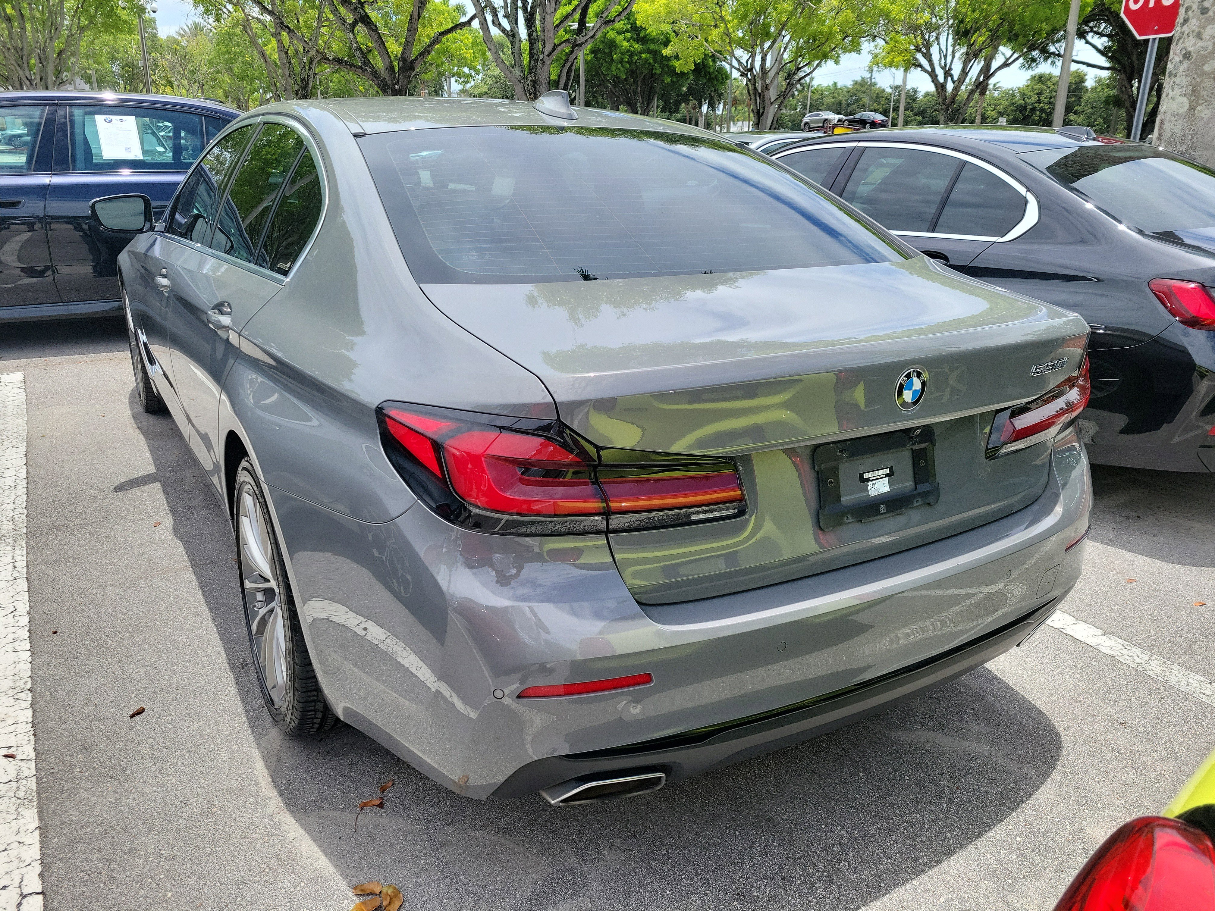 Used 2022 BMW 530i w/ Premium Package RWD image 3