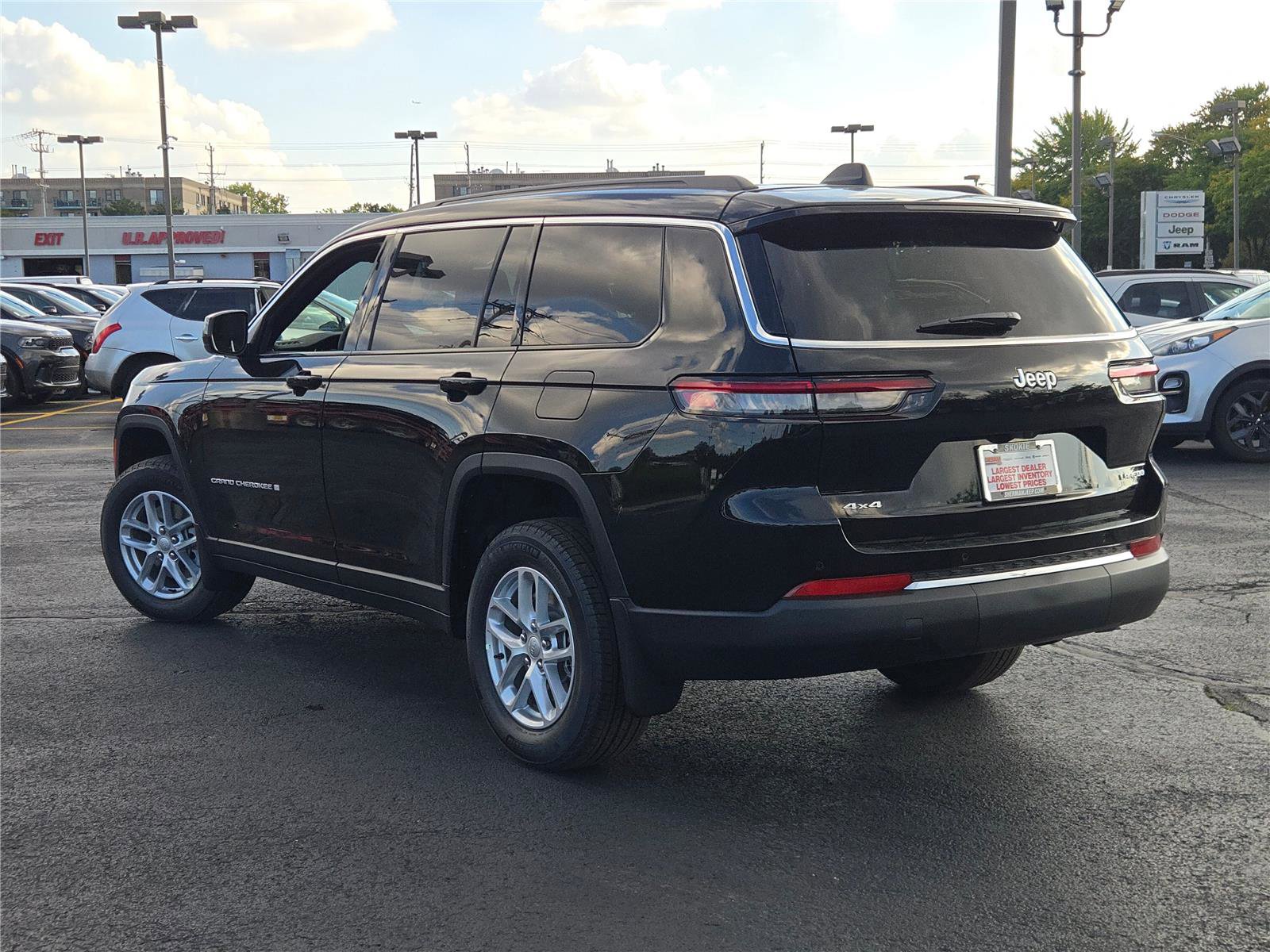 New 2025 Jeep Grand Cherokee L Laredo w/ MOPAR Finishing Package image 16