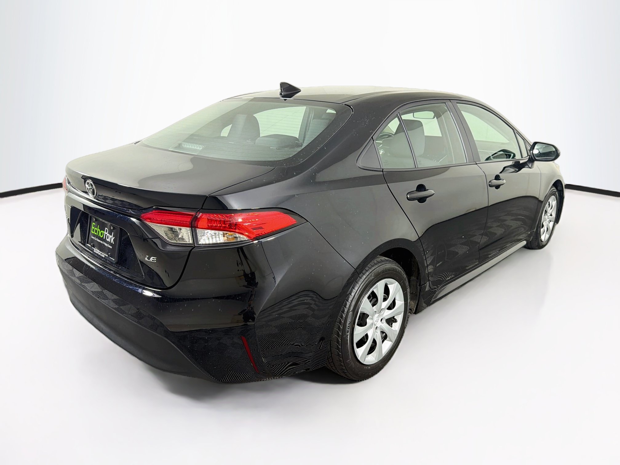 Used 2025 Toyota Corolla LE FWD image 9