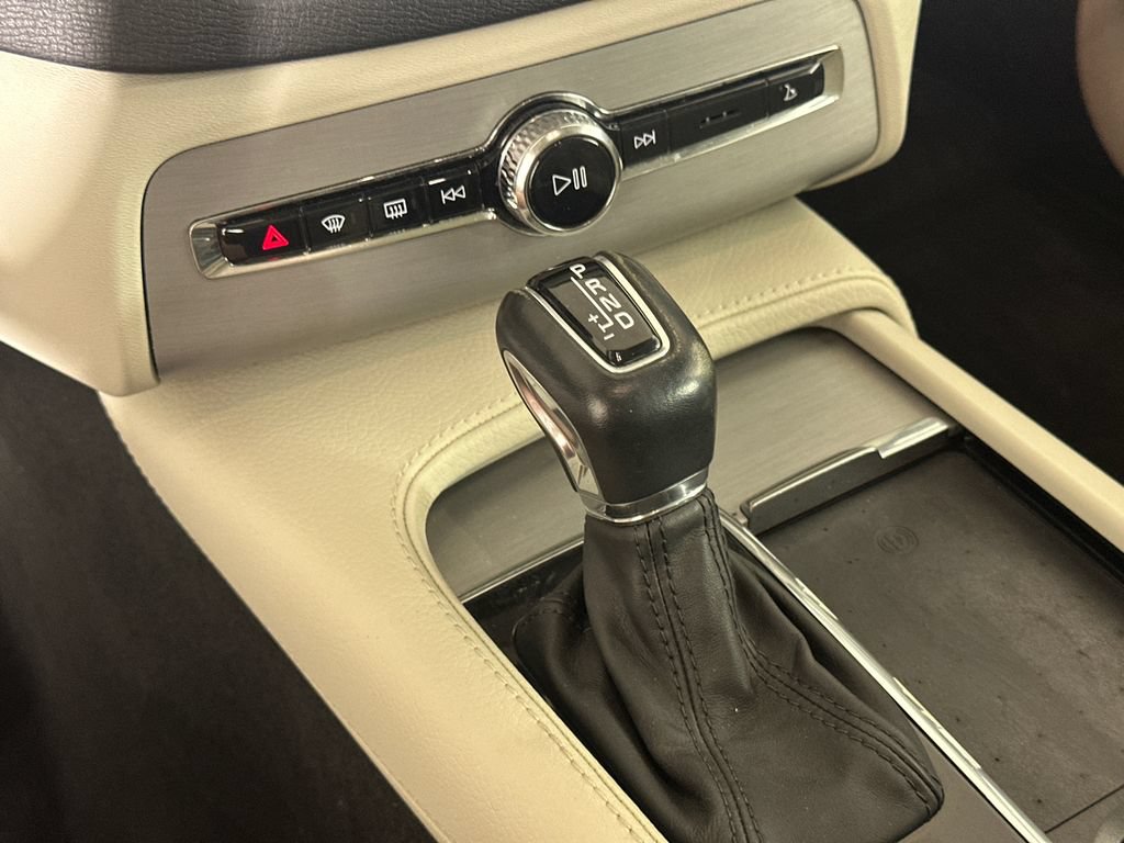 Used 2021 Volvo XC90 T5 Momentum w/ Climate Package FWD image 30