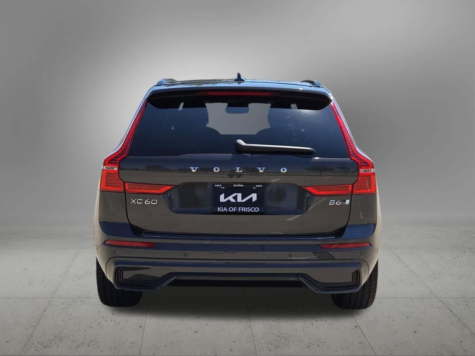 Used 2022 Volvo XC60 B6 R-Design w/ Advanced Package AWD/4WD image 5