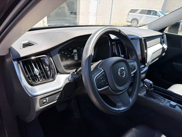 Used 2018 Volvo XC60 T5 Momentum w/ Vision Package AWD/4WD image 15
