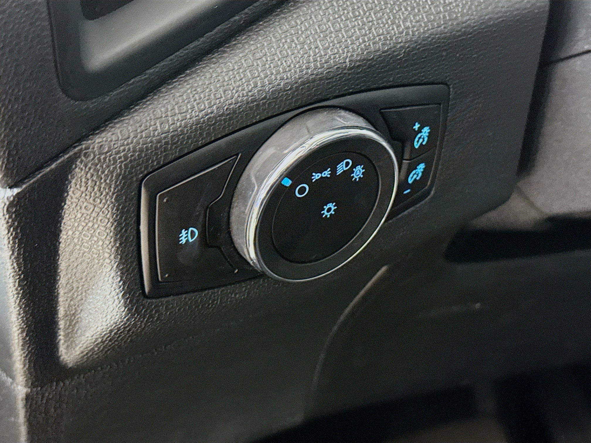 Used 2021 Ford EcoSport SE w/ SE Convenience Package image 9