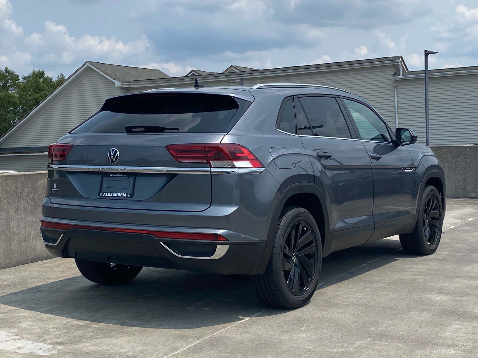 Used 2022 Volkswagen Atlas Cross Sport SE FWD image 3