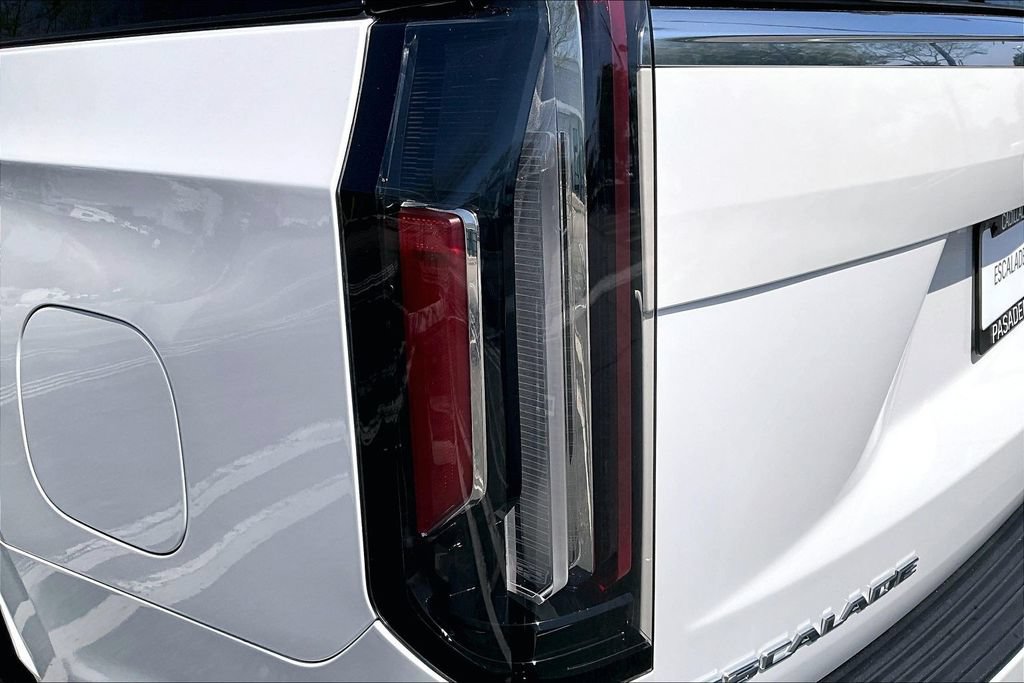 Used 2021 Cadillac Escalade Premium Luxury AWD/4WD image 26
