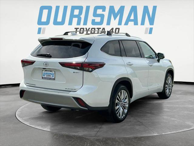 Certified 2025 Toyota Highlander Platinum AWD/4WD image 8