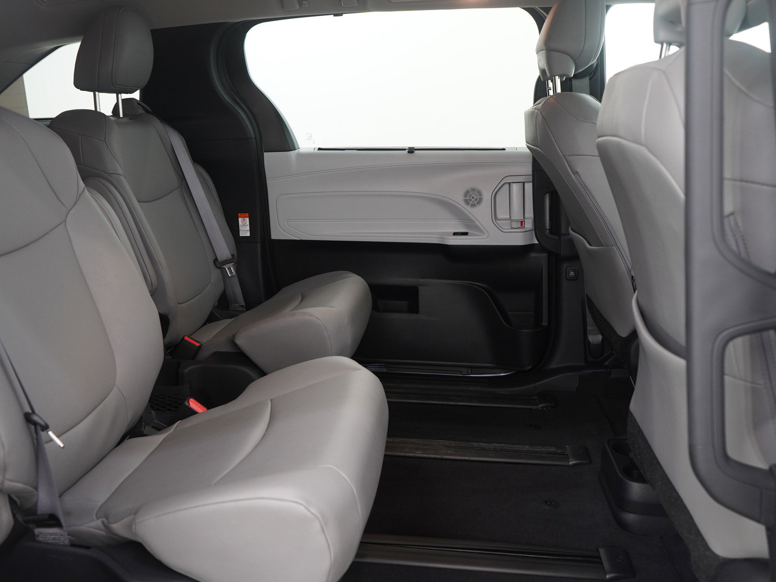 Used 2025 Toyota Sienna XLE image 14