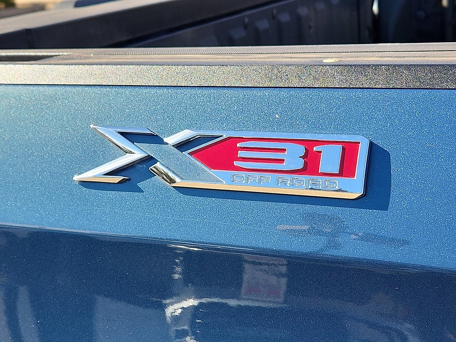 Used 2024 GMC Sierra 1500 SLT image 9