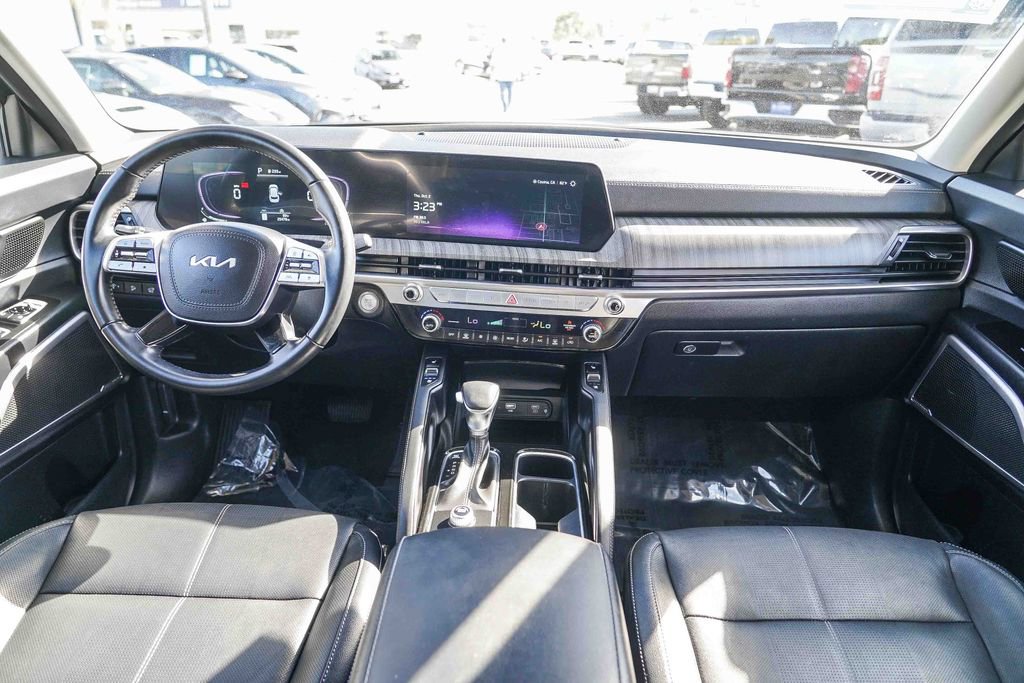 Used 2024 Kia Telluride EX w/ EX Captain's Chair Package image 15