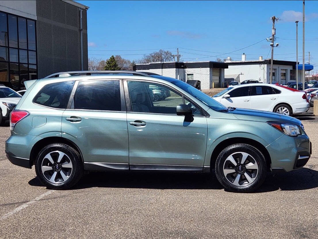 Used 2017 Subaru Forester 2.5i Premium AWD/4WD image 11