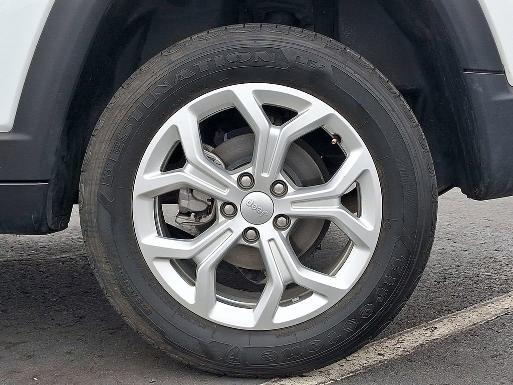 Used 2024 Jeep Compass Latitude image 8