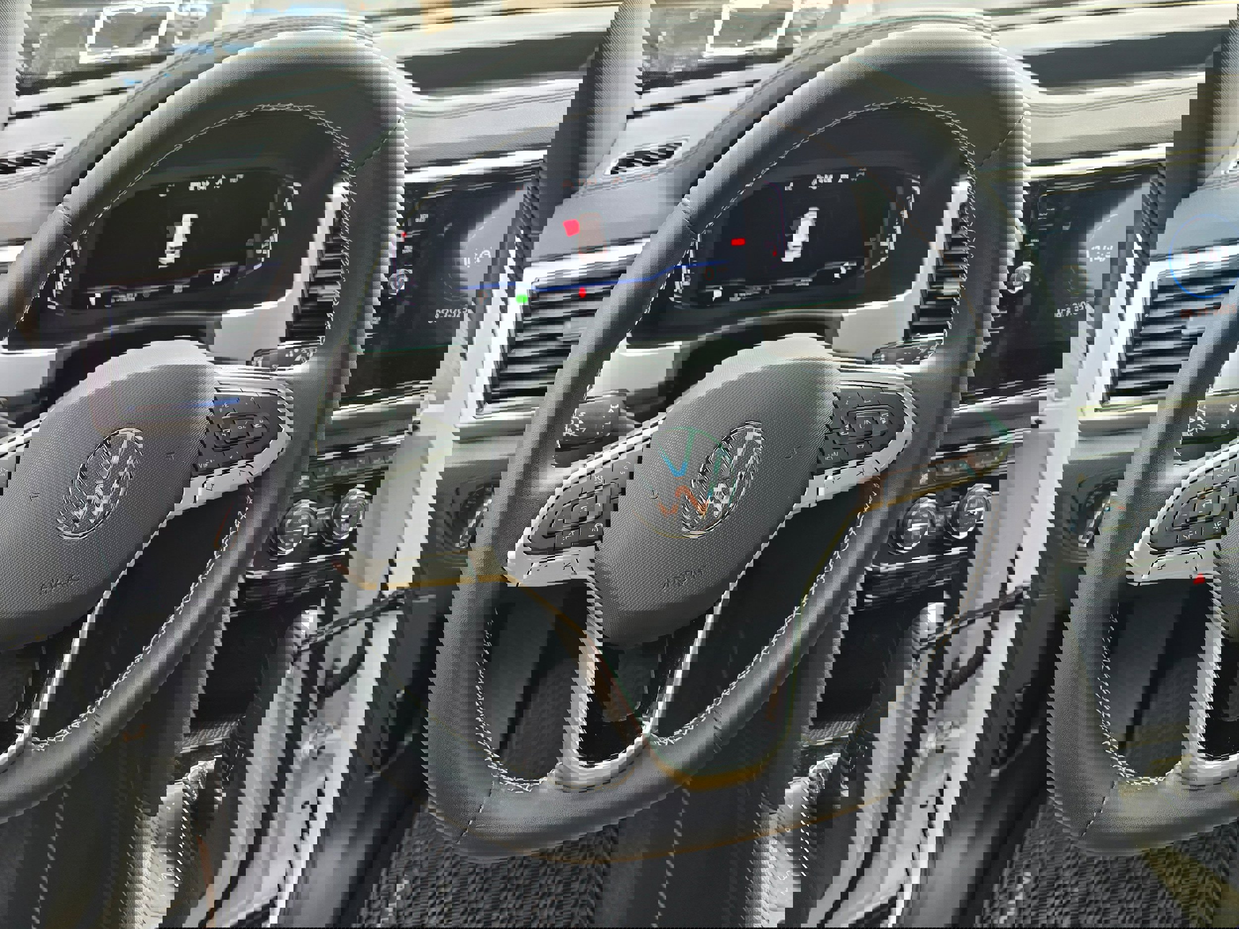 Certified 2022 Volkswagen Atlas Cross Sport SE image 16