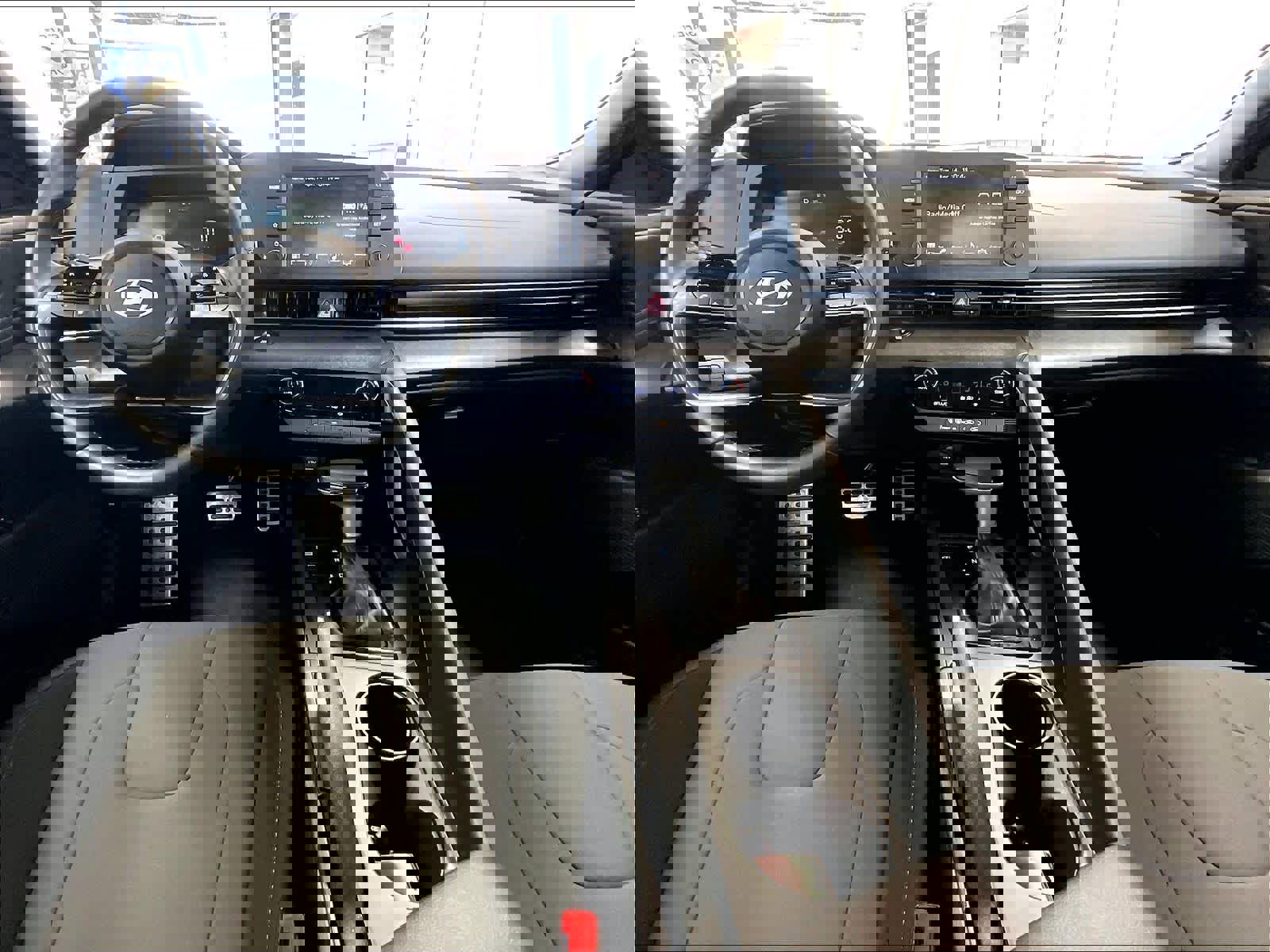 Certified 2025 Hyundai Elantra Sport image 40