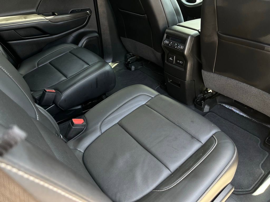 Used 2023 GMC Acadia SLT w/ Preferred Package image 11