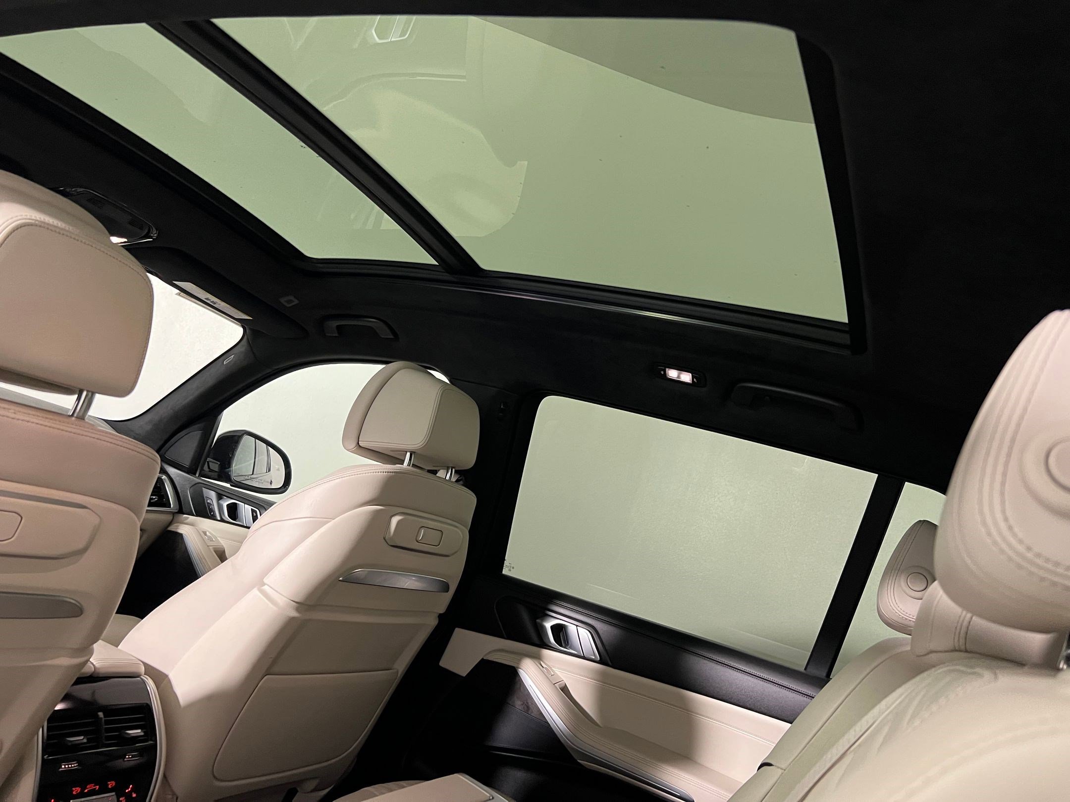 Certified 2024 BMW X7 xDrive40i w/ M Sport Package image 32