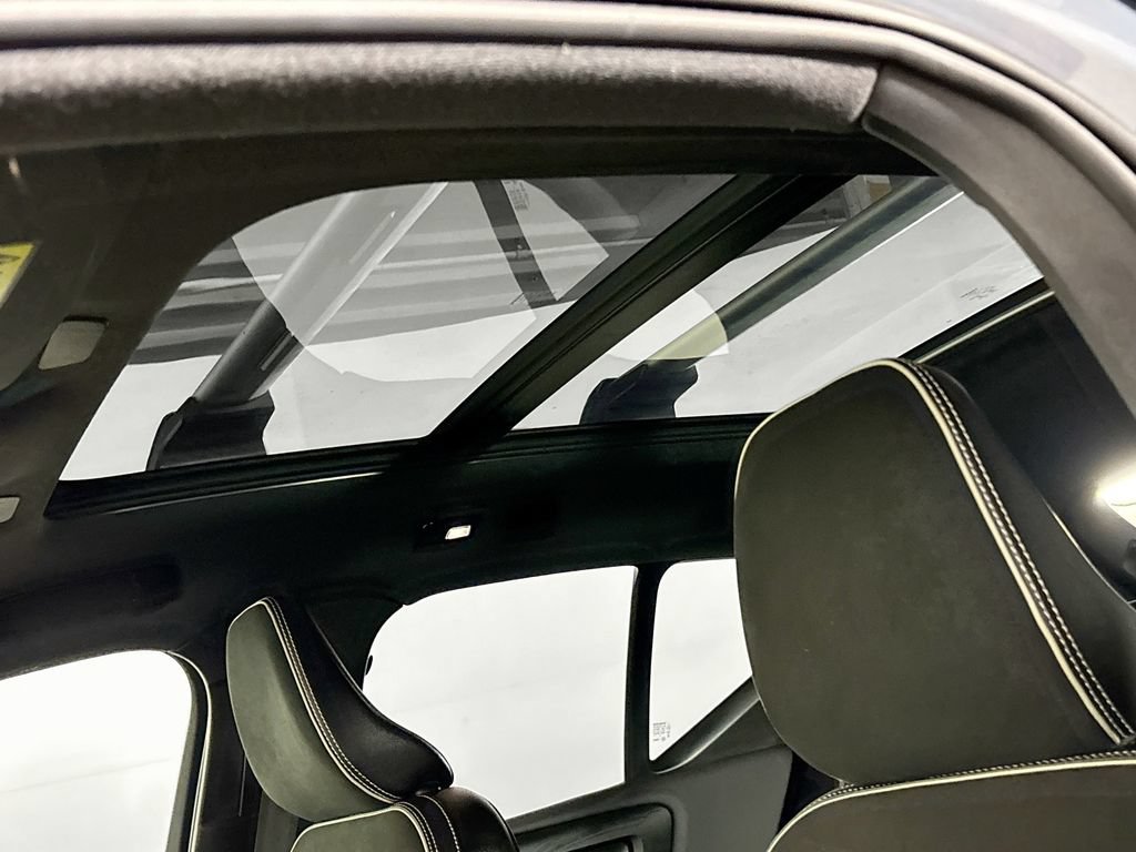 Used 2022 Volvo XC40 P8 Recharge Ultimate AWD/4WD image 19