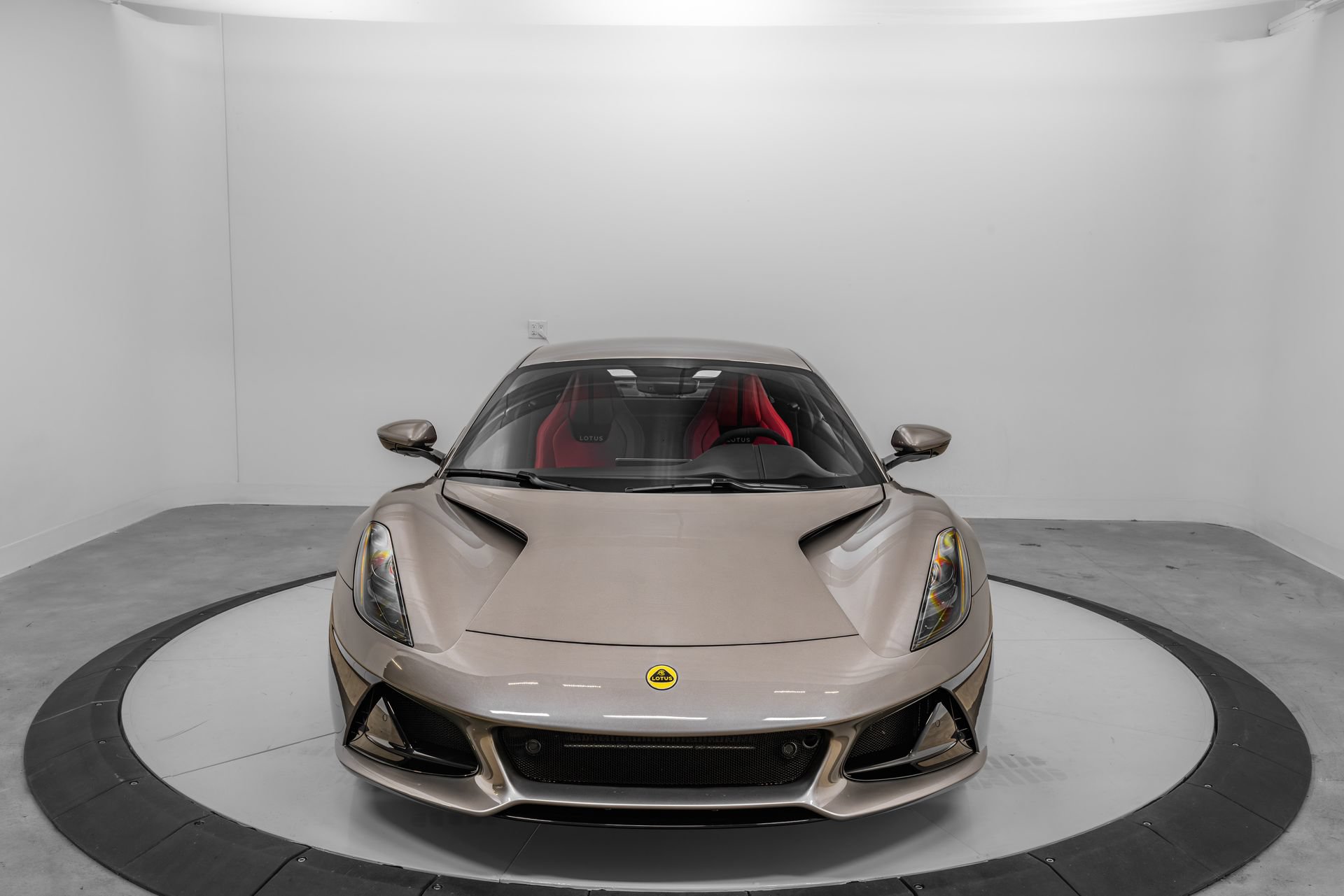 Used 2025 Lotus Emira RWD image 11