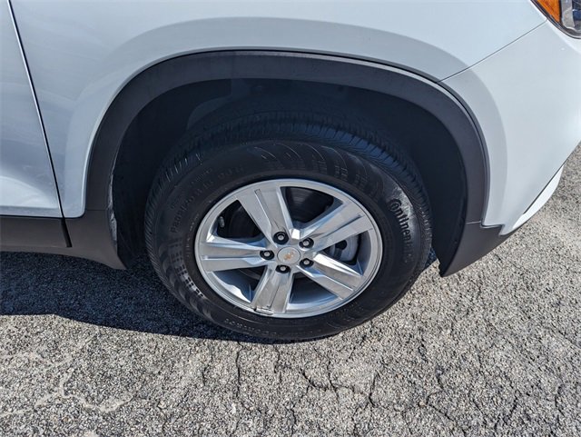 Used 2022 Chevrolet Trax LS w/ Tint and Cruise Package image 21