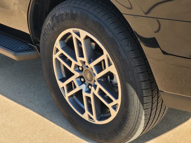 Used 2025 Ford Expedition Active RWD image 7