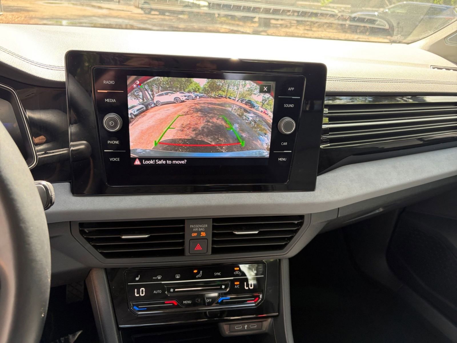 Used 2025 Volkswagen Jetta SE image 23