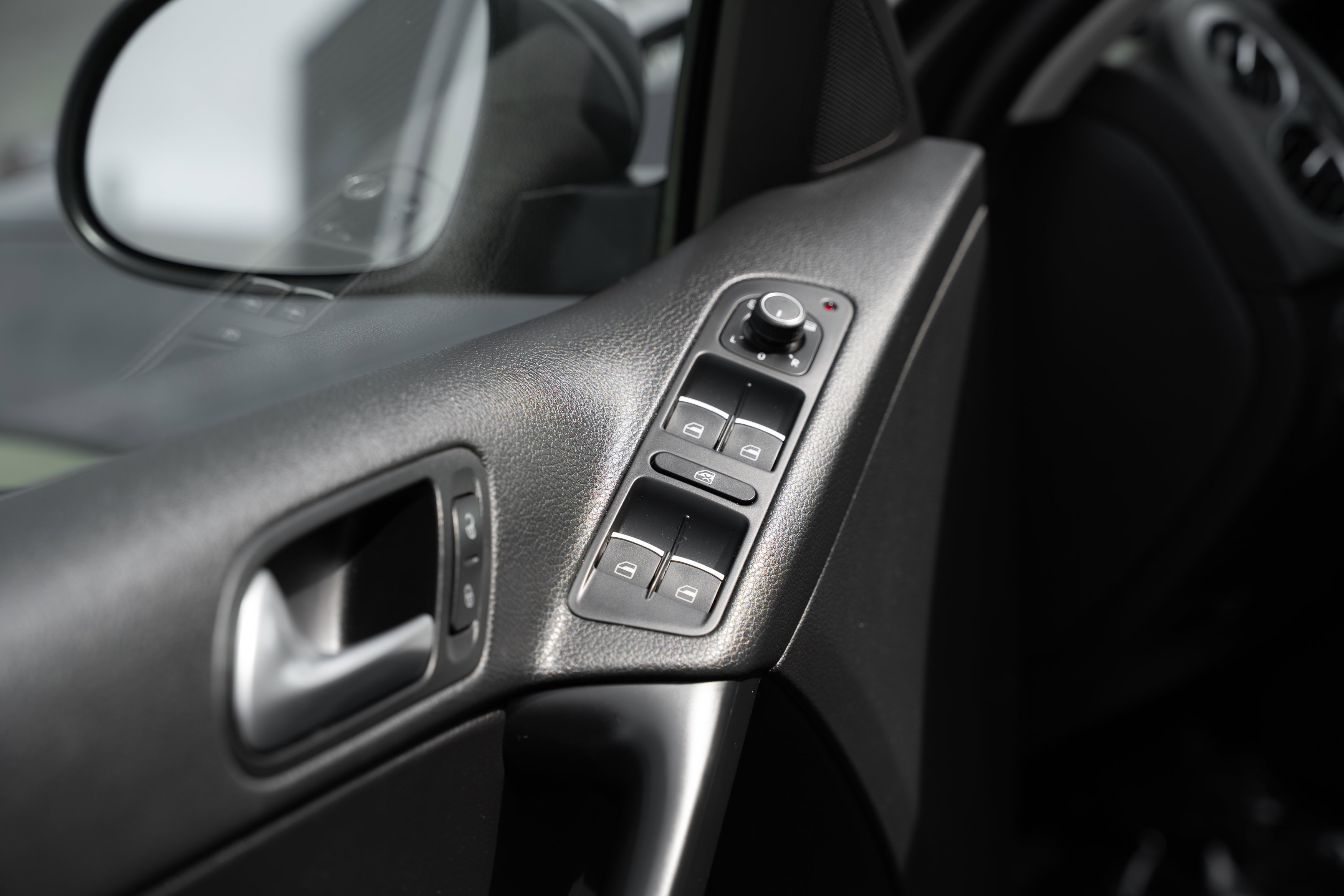 Used 2016 Volkswagen Tiguan SEL image 20