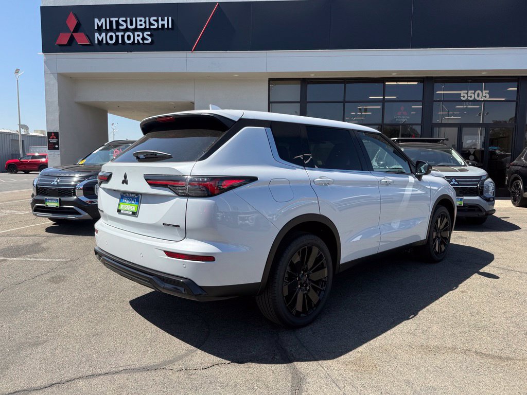 New 2026 Mitsubishi Outlander LE FWD image 12