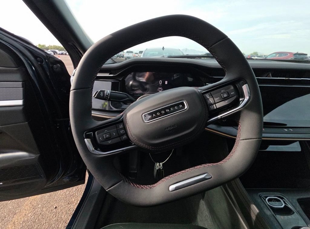 Used 2025 Jeep Wagoneer S Limited AWD/4WD image 4