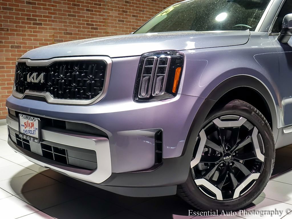 Used 2025 Kia Telluride EX w/ EX Captain's Chair Package AWD/4WD image 3