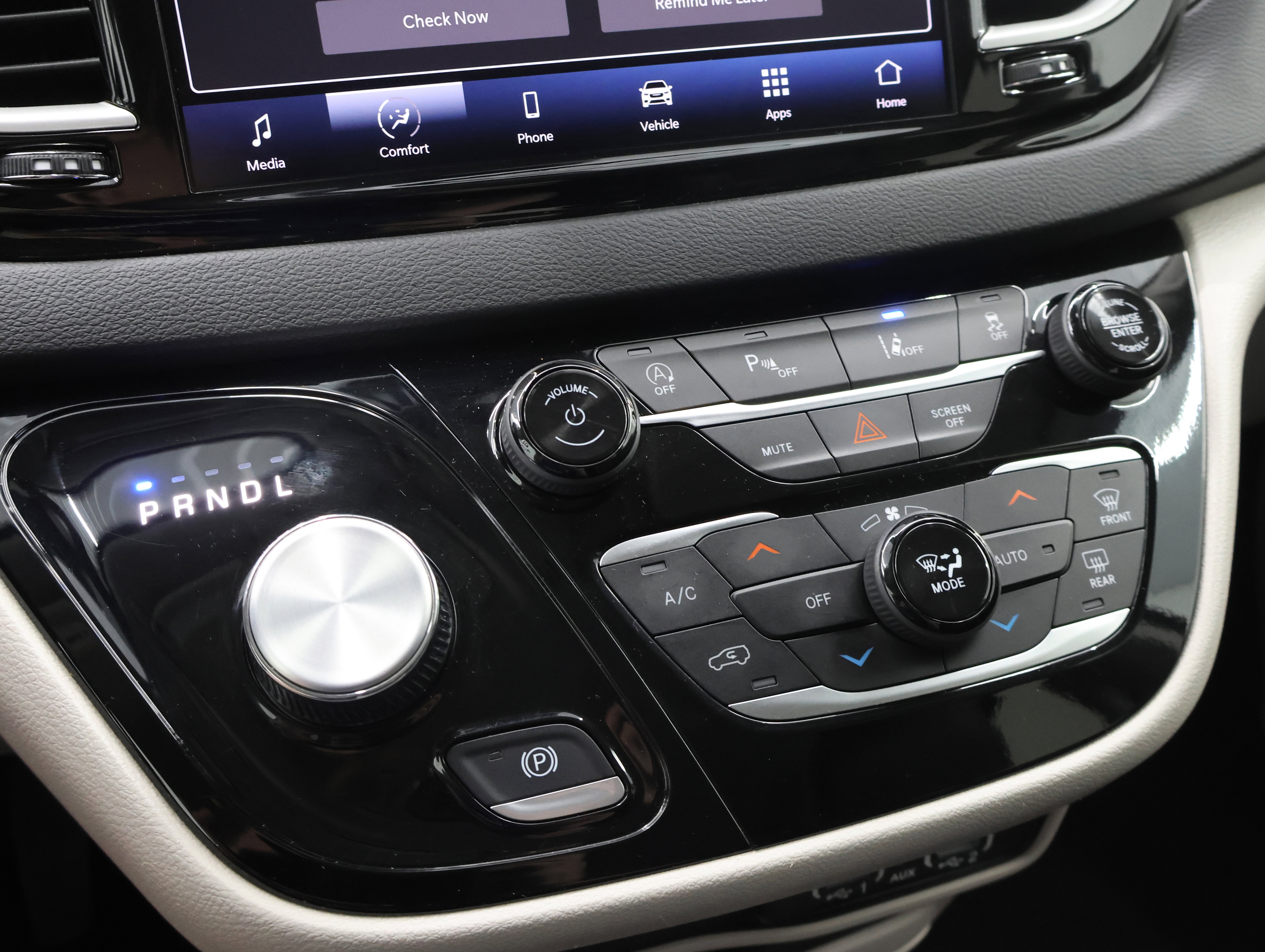 Used 2024 Chrysler Pacifica Touring-L FWD image 47