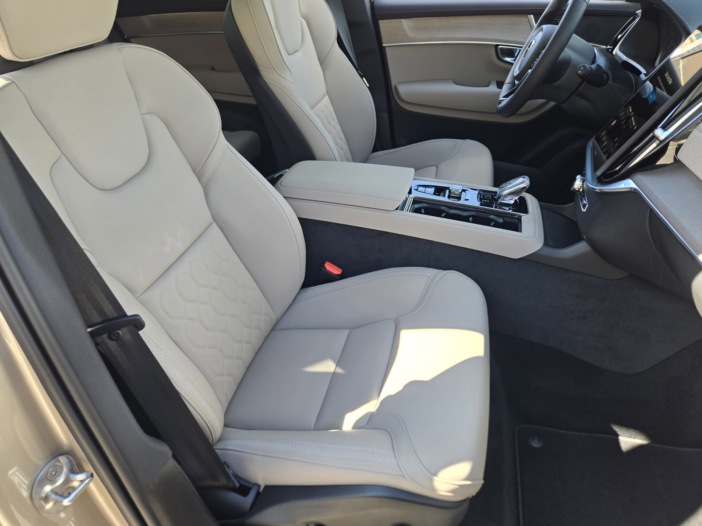 Used 2026 Volvo XC90 B6 Plus w/ Protection Package Premier AWD/4WD image 12
