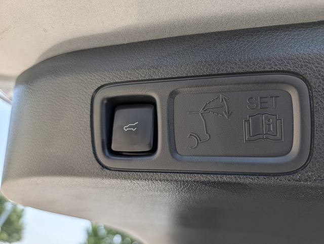 Used 2024 Lincoln Navigator Reserve AWD/4WD image 32