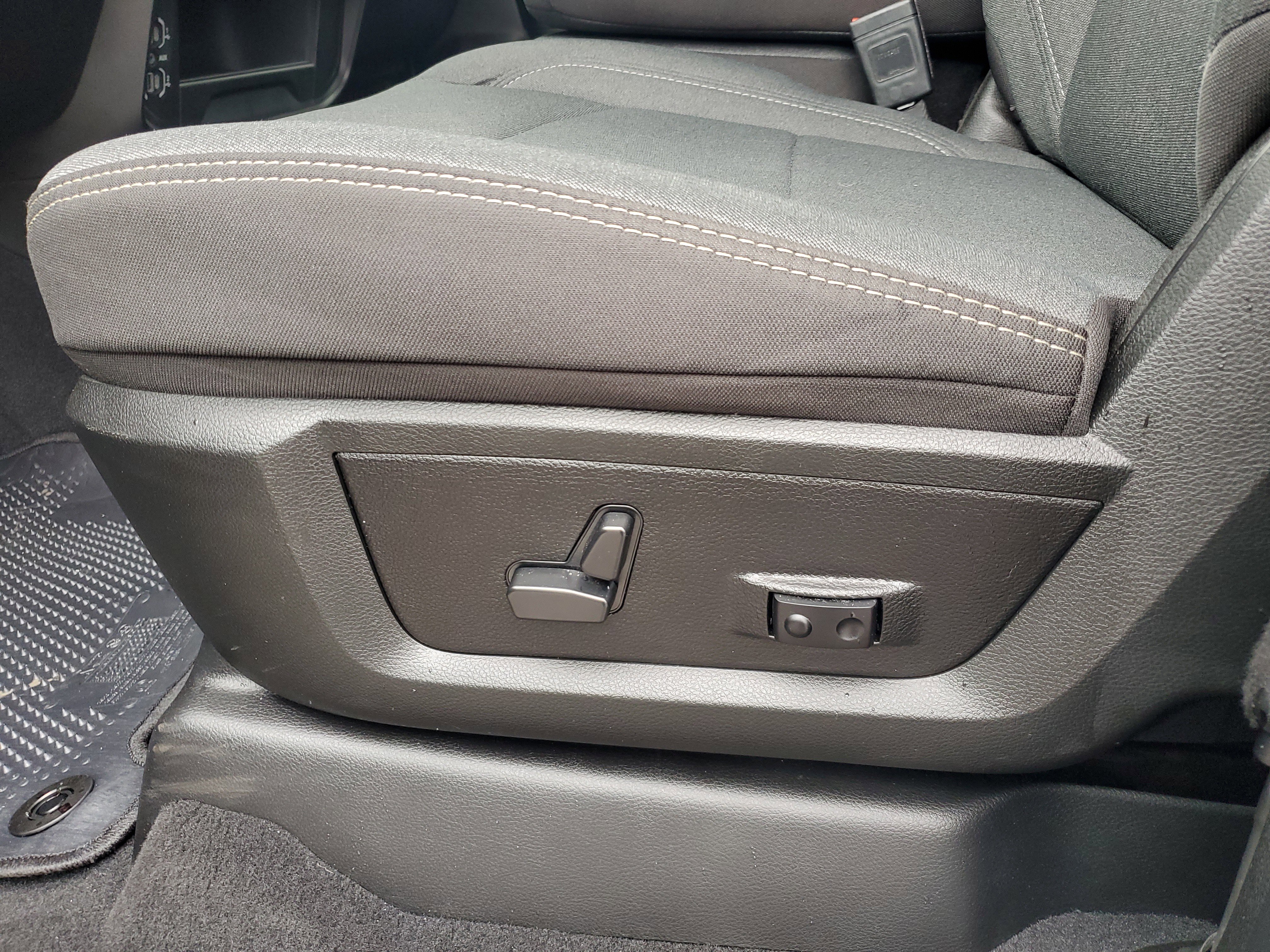Used 2024 RAM 2500 Big Horn w/ Sport Appearance Package image 9