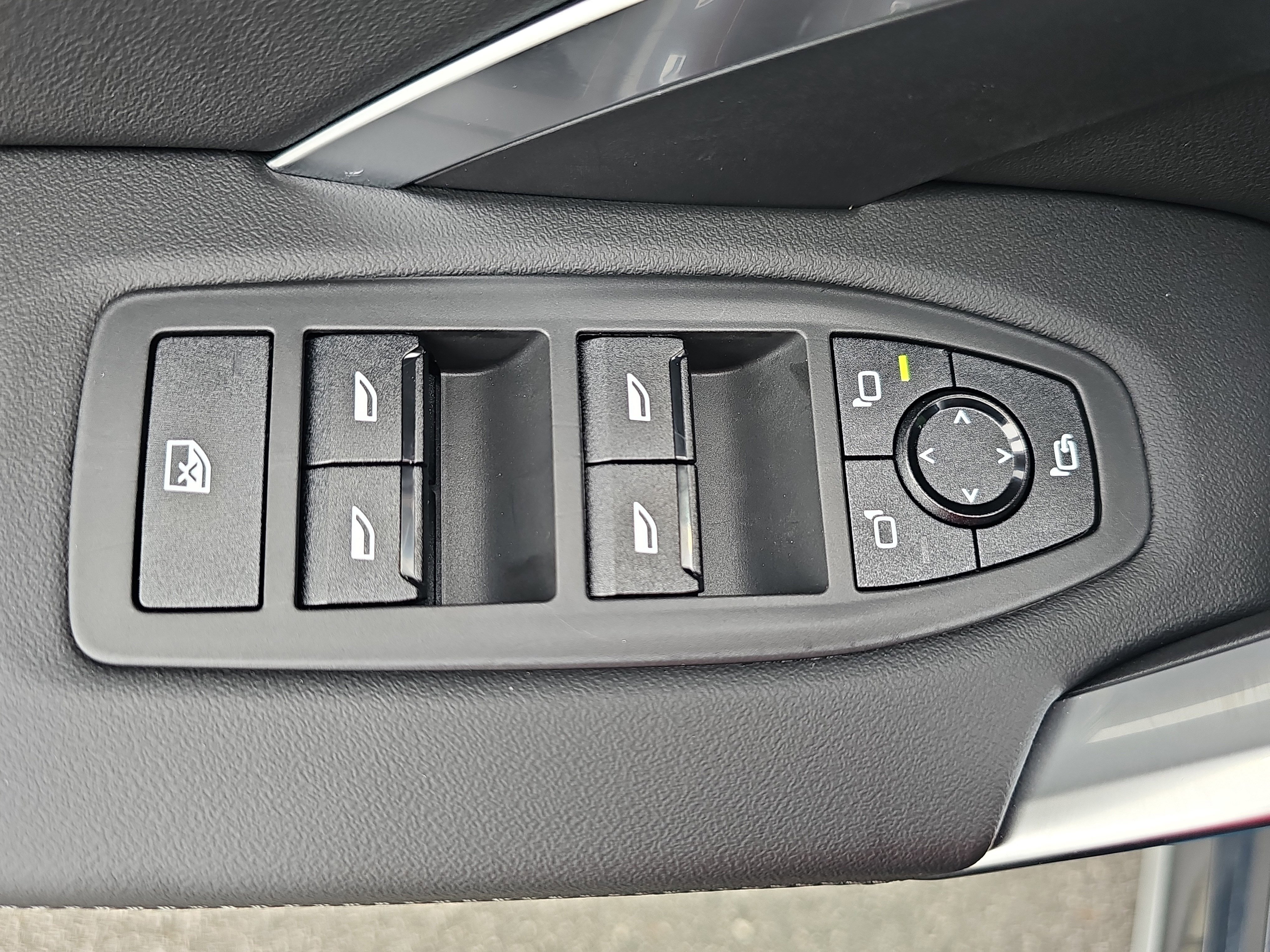 New 2025 BMW X1 xDrive28i w/ Technology Package image 29