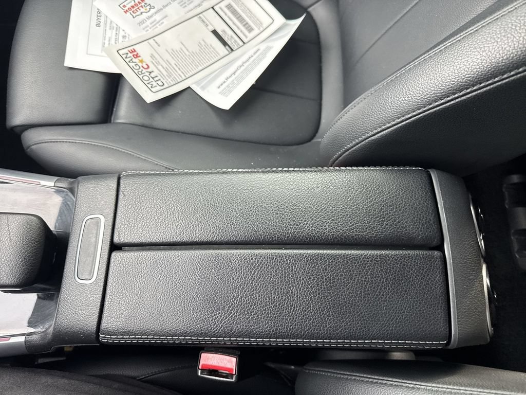 Used 2023 Mercedes-Benz GLB 250 w/ Premium Package image 24