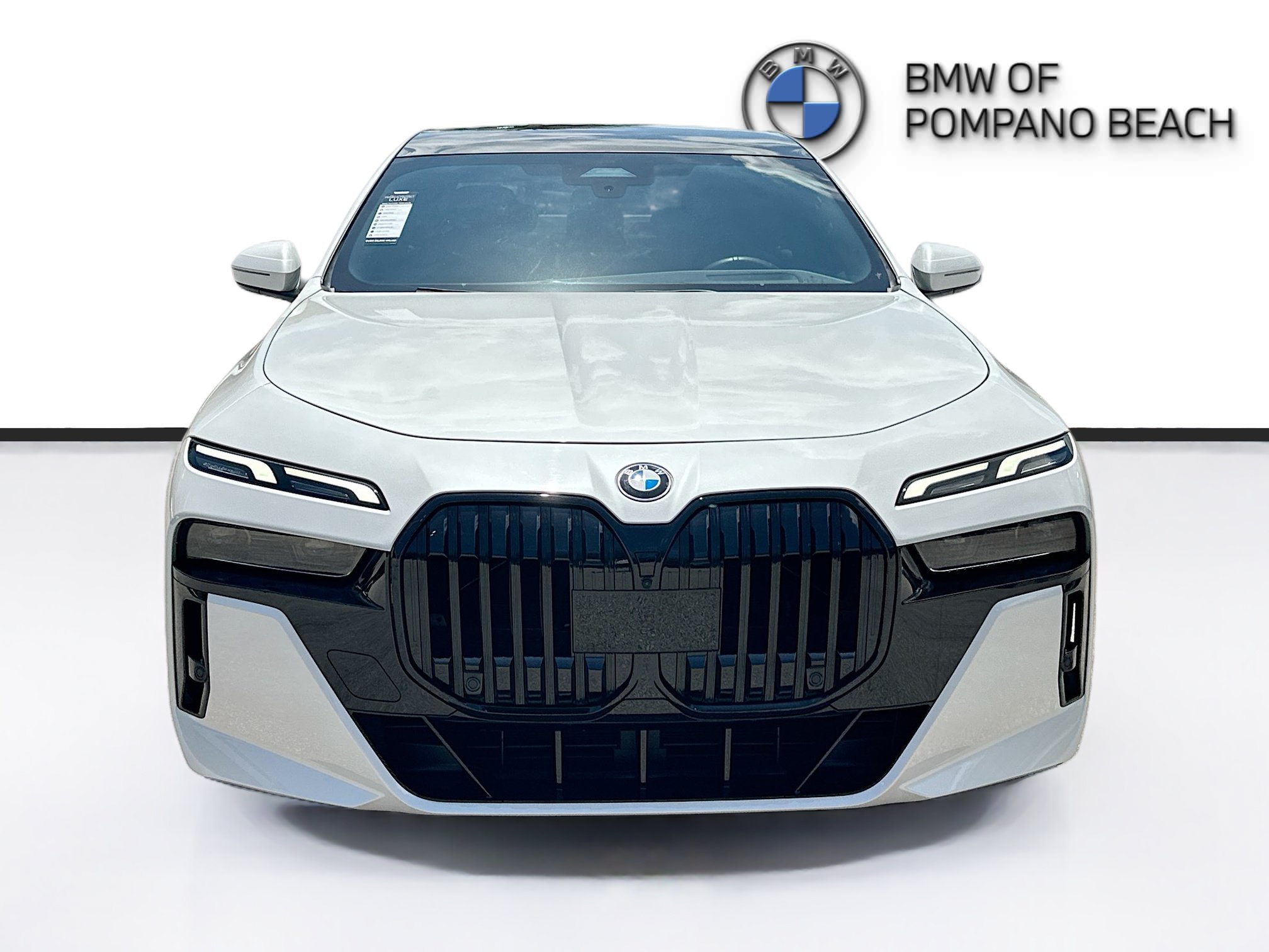Used 2023 BMW 740i w/ Parking Assistance Package RWD image 2