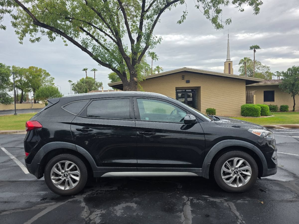 Used 2017 Hyundai Tucson SE w/ SE Popular Package 02 AWD/4WD image 3