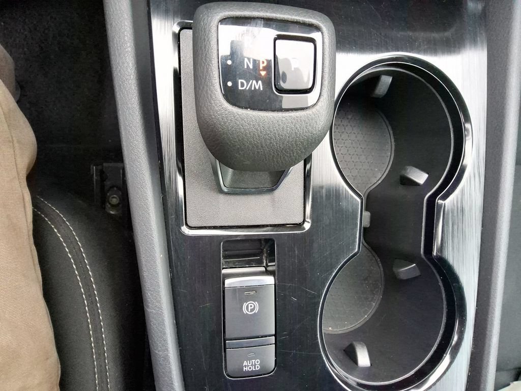 Used 2024 Nissan Rogue S AWD/4WD image 15