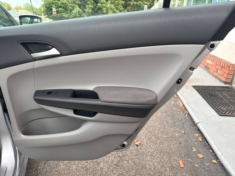 Used 2009 Honda Accord LX-P image 19