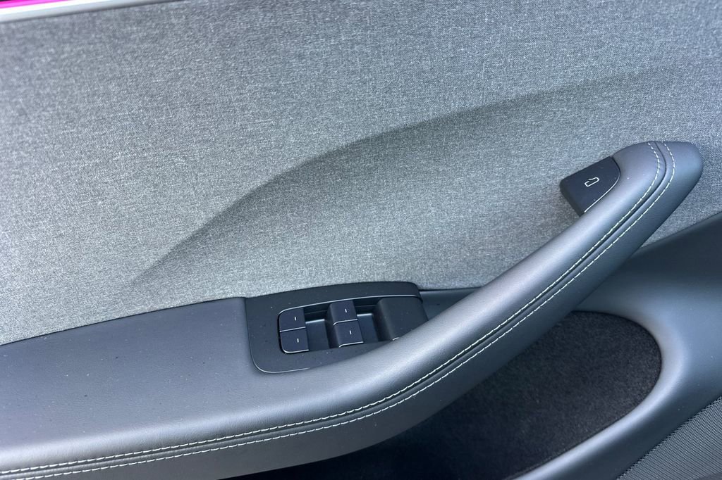 Used 2025 Tesla Model 3 image 10